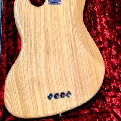 Fender Custom Shop Artisan Maple Burl Jazz Bass®, 3A Rosewood Fingerboard - Aged Natural image 4