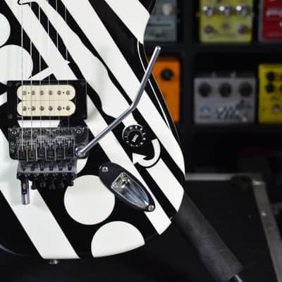 EVH Striped Series "Circles/See Ya" 2010 - 2024 - Gloss Black/White image 8