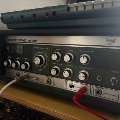 Roland RE-201 Space Echo Tape Delay / Reverb  1974 - 1988 - Black