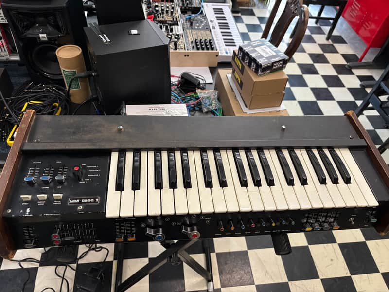 Univox Minikorg 700s 1974 - Black image 1