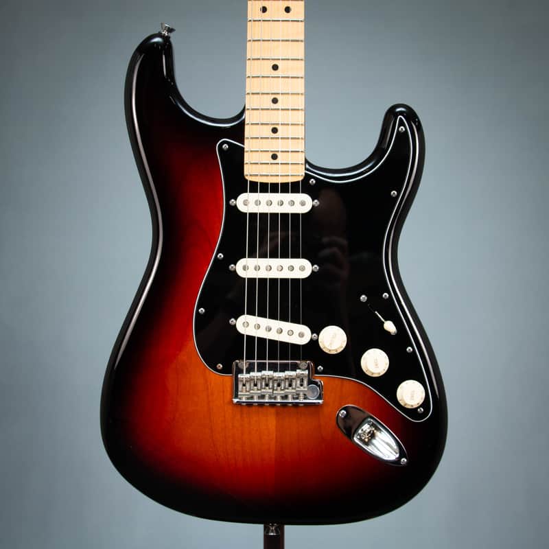 Fender American Standard Stratocaster w/Case - 3-Colour Sunburst - Preowned
