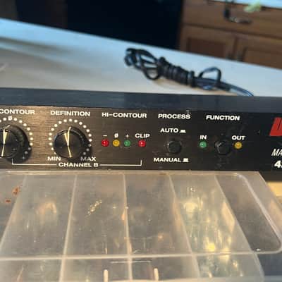 BBE 422A Sonic Maximizer with rack mount bolts & washers. image 3