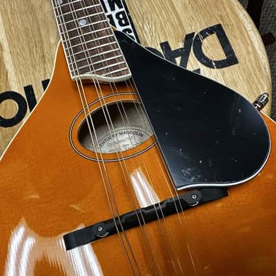 Kentucky KM-272 Deluxe Oval Hole A-Style Mandolin Transparent Amber w/ Case image 18