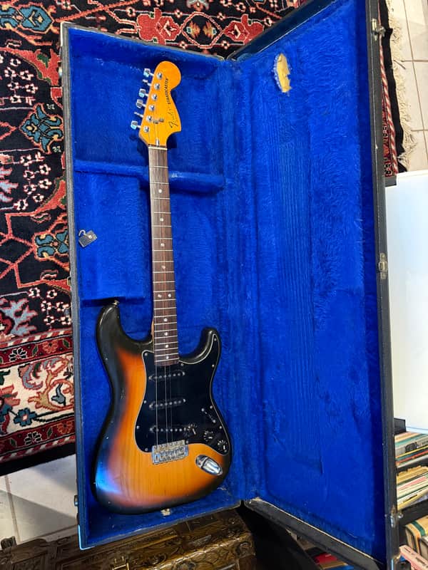 Fender Stratocaster with 3-Bolt Neck, Rosewood Fretboard 1971 - 1977 - Sunburst image 1