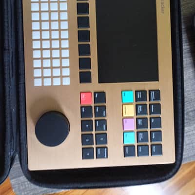 Polyend Tracker Gold Edition Standalone Audio Workstation 2021 - Graphic image 1
