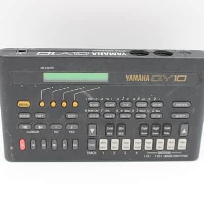 Yamaha QY10 Sequencer
