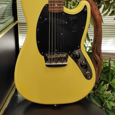 Fender Musicmaster Vintage Electric Guitar with Rosewood Fretboard 1976 - Olympic White image 2