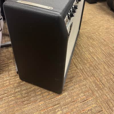 Fender '68 Custom Deluxe Reverb Combo Guitar Amp image 3