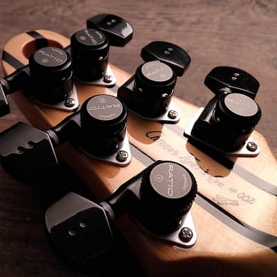 Tiger´s Eye top? I am not kidding you - this Chronos guitar has a real gemstone top! image 17