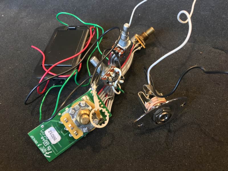 Fender Deluxe Active Jazz Bass Guitar Preamp pots output jack J P