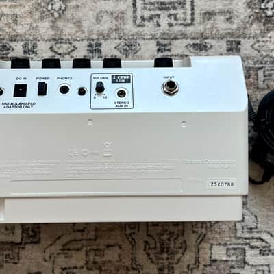 Roland Cube Lite 2-Channel 10-Watt 2x3" Guitar Combo 2014 - Present - White image 3