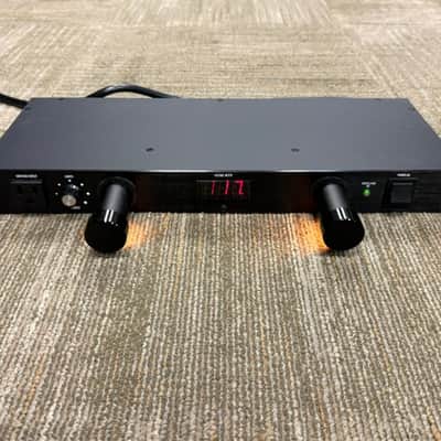 Furman M-8Dx 15 Amp Power Conditioner & Surge Protector w/ Lights, Excellent Condition image 1