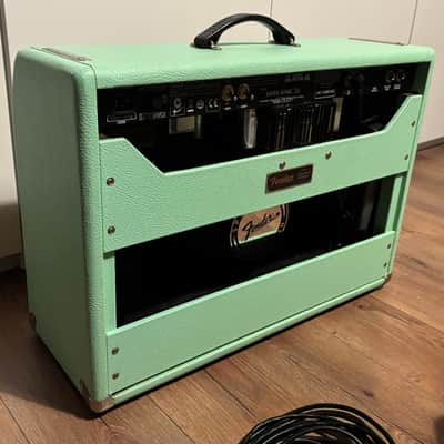 Fender Super-Sonic 22 FSR Limited Edition 2-Channel 22-Watt 1x12" Guitar Combo 2014 - Surf Green image 5