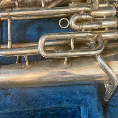 Yamaha YEP-321S Euphonium. 4 Valves. with case and mouthpiece image 3
