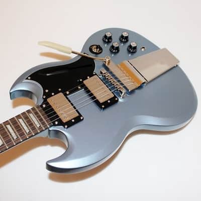 Epiphone Limited-Edition G-400 Deluxe Electric Guitar w/ Maestro Vibrato Tailpiece image 4