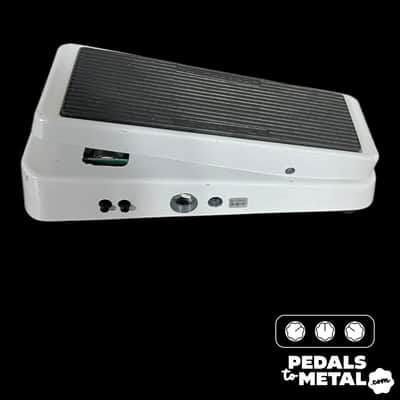 Dunlop 105Q Cry Baby Bass Wah 1999 - Present - White X11436 image 2