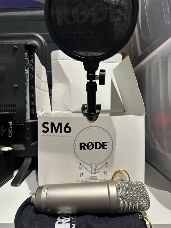 RODE NT1-A Large Diaphragm Cardioid Condenser Microphone 2002 - Present - Silver image 1