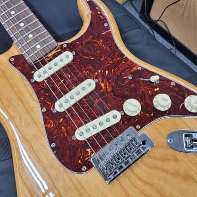 Fender FSR Standard Stratocaster With Bag 2007 Natural image 7