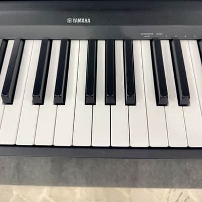 Yamaha P145 image 5