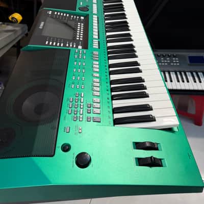 Yamaha PSR-S910 61-Key Arranger Workstation Green Used image 3
