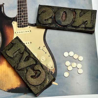 General Vintage Tone Phenolic paper NOS white  clay Dot Inlays 1959 - 1963  ( 10 Dots 1/4" ) Pre cbs Fender ®️ Pre cbs Material. - NOS image 8