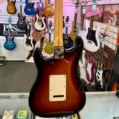 Fender American Stratocaster 2001, Sunburst with Case - Pre Owned image 12