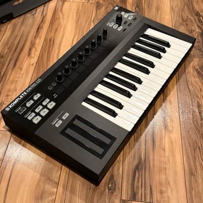 Native Instruments Komplete Kontrol S25 2010s - Black image 2