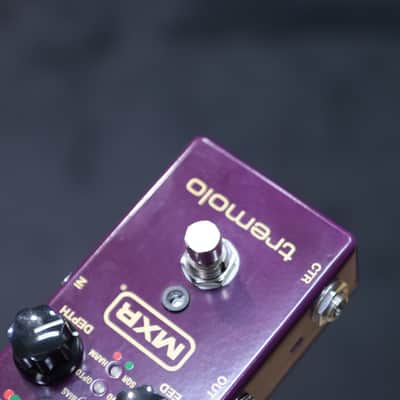 MXR M305 Tremolo Six Well-Crafted Waveforms Full Range Tremolo Effect Pedal image 9