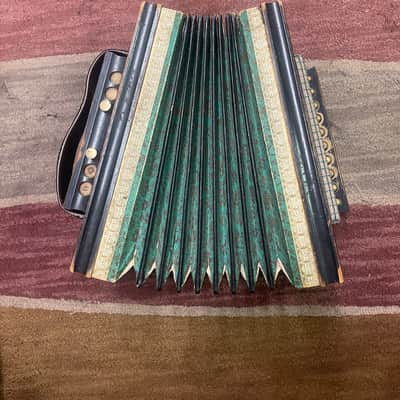 Antique squeezebox 1900s image 1