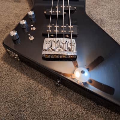 Kramer Focus 8000 Explorer Bass Left Handed image 3