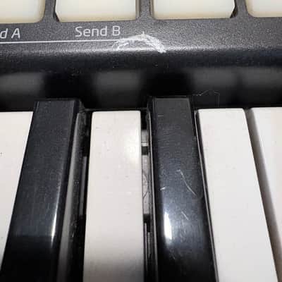 Novation Launchkey 25 MKII MIDI Keyboard Controller 2015 - 2020 - Black with USB-C adapter image 7