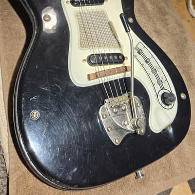 Hagstrum model 1 guitar Model 1 1960s - Black plastic, the back black paint image 10
