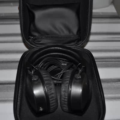 Beyerdynamic DT 1770 Pro Closed-Back Studio Headphones image 2
