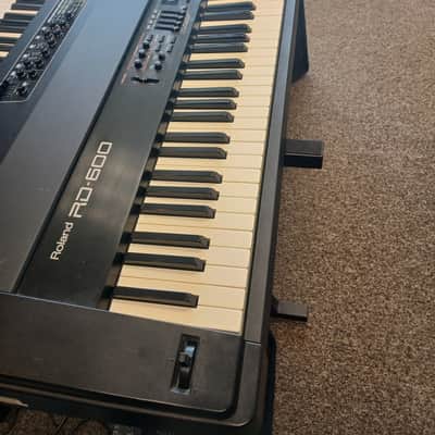 Roland RD-600 88-Key Digital Stage Piano