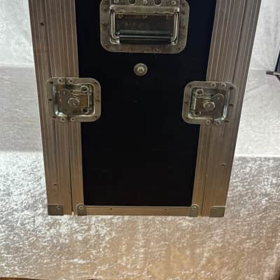 Roadie amp head road case with built in 6 space rack 6u image 5