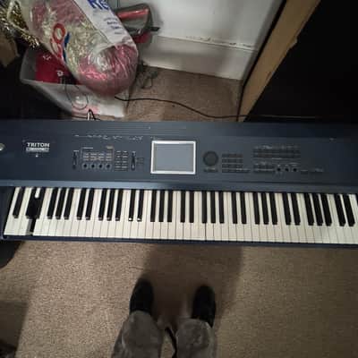 Korg Triton Extreme 88-Key 120-Voice Polyphonic Workstation 2005 - 2009 - Black