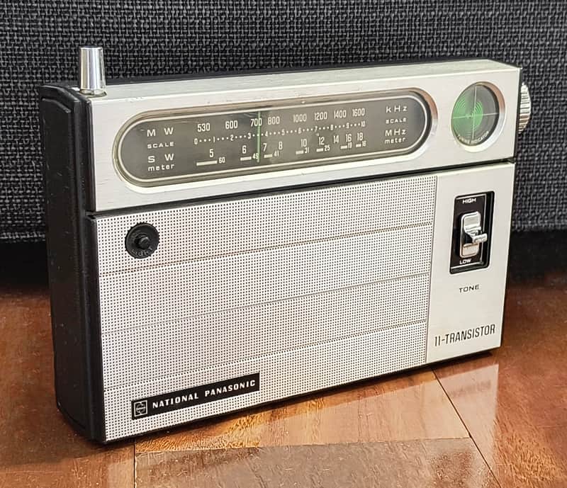 Vintage National Panasonic R-238R AM/SW Transistor Radio image 1
