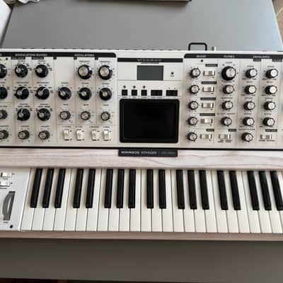 Moog Minimoog Performer Voyager - Limited Edition White 2013 - Limited Edition White image 2