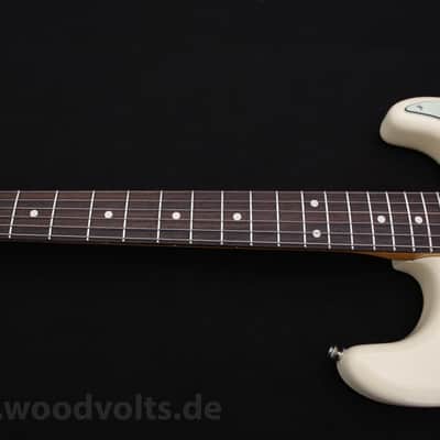 Fender Vintera II '60s Stratocaster with Rosewood Fretboard 2023 - 2026 - Olympic White image 5