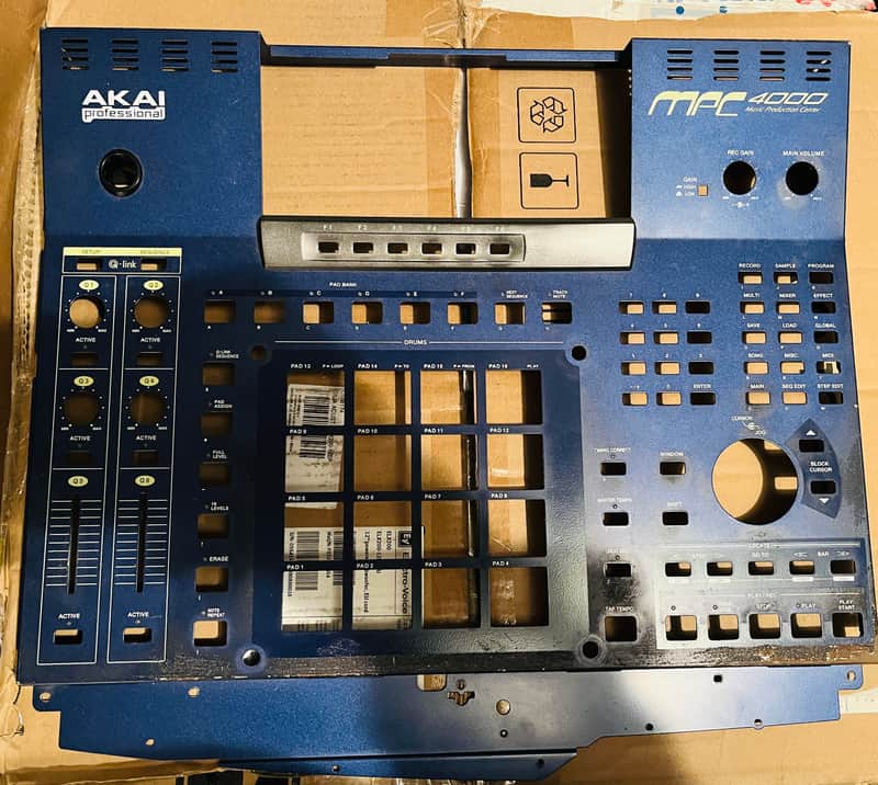 Akai MPC4000 Music Production Center | Reverb