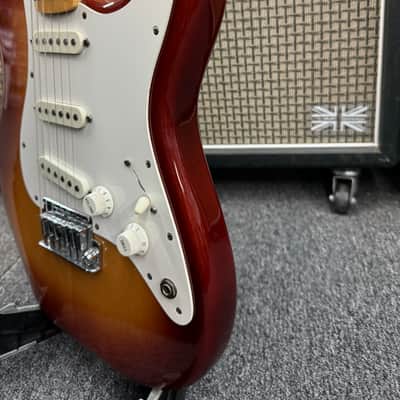 Fender Standard Stratocaster with Maple Fretboard 1983 - Sienna Sunburst image 4