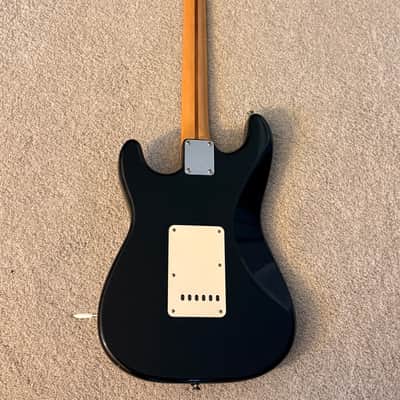 Fender Standard Stratocaster with Maple Fretboard 1995 - 2000 - Black image 4