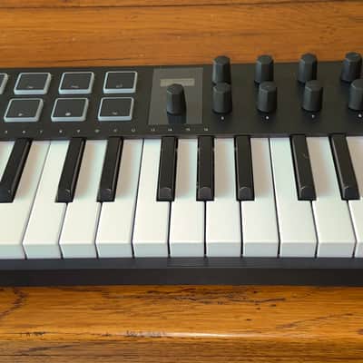 Arturia MiniLab 37 MIDI Keyboard Controller – 37 Slim Keys, 8 Pads, DAW Integration, Arpeggiator, Chord Mode, Portable Design. image 3