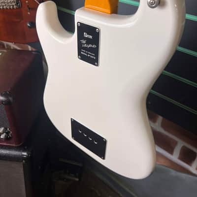 Burns Shadows Bass 'The Legend' White Electric Bass Guitar image 14