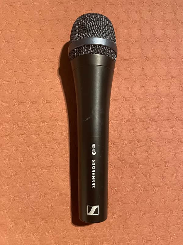 Sennheiser e935 Handheld Cardioid Dynamic Vocal Microphone 2003 - Present - Black image 1