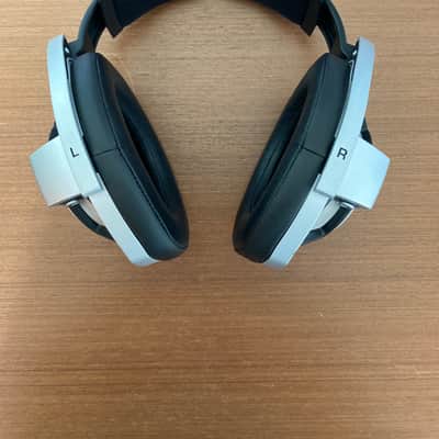 Sennheiser HD 800 Headphones image 5