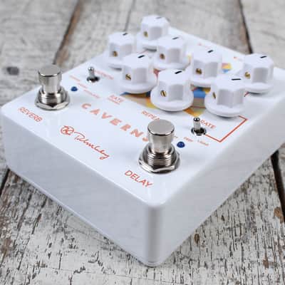 Keeley Caverns Delay / Reverb V2 Electric Guitar Delay and Reverb Effects Pedal image 6