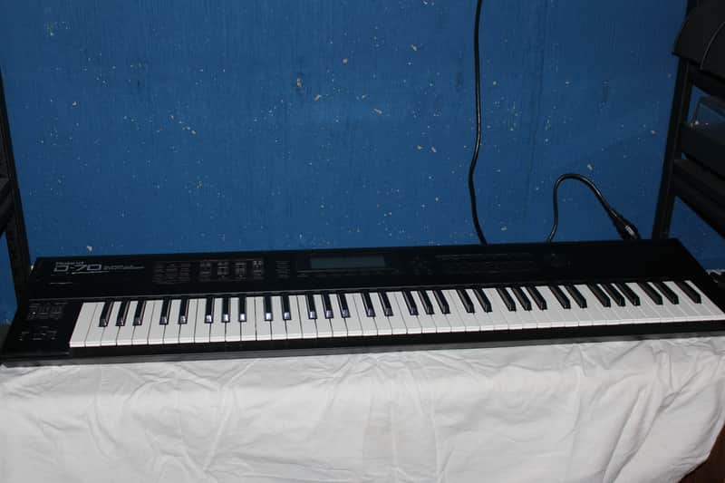 Roland D-70 76-Key Super LA Synthesizer | Reverb Canada