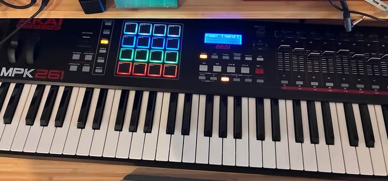 Akai MPK261 (2018) + Decksaver lid image 1