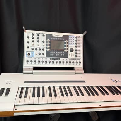 Arturia Origin Keyboard 61-Key Virtual Analog Synthesizer 2009 - 2015 - White